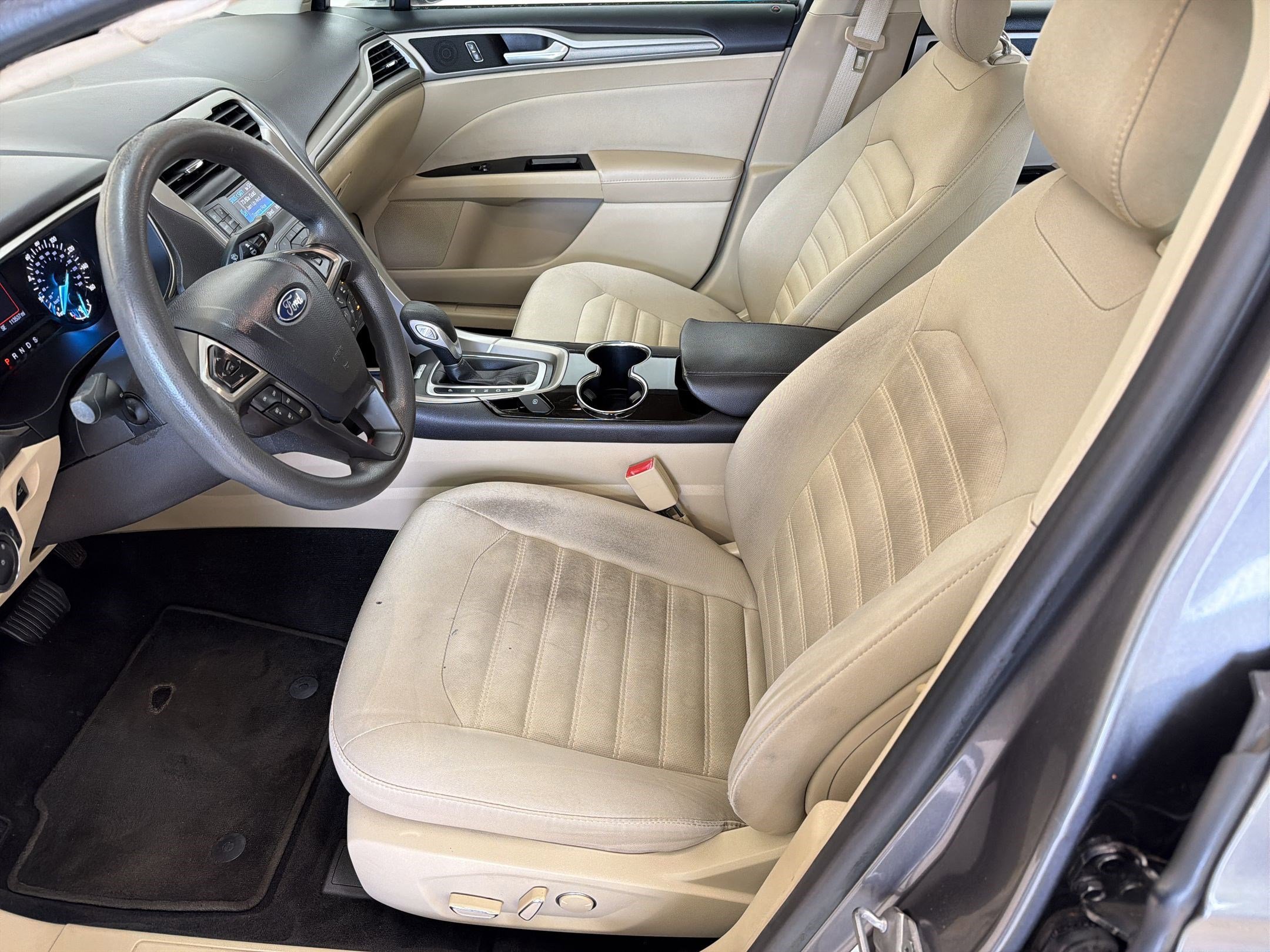 Used 2014 Ford Fusion SE image 5