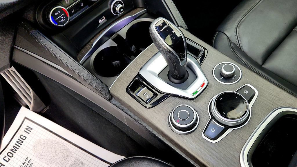 Used 2023 Alfa Romeo Stelvio Ti AWD/4WD image 16