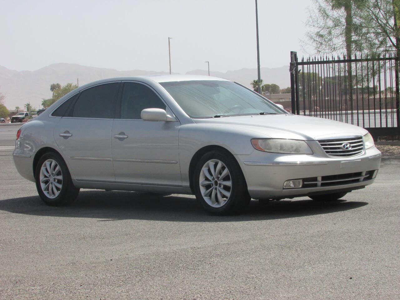 Used 2006 Hyundai Azera Limited FWD image 2