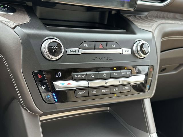 Used 2020 Ford Explorer Platinum image 16