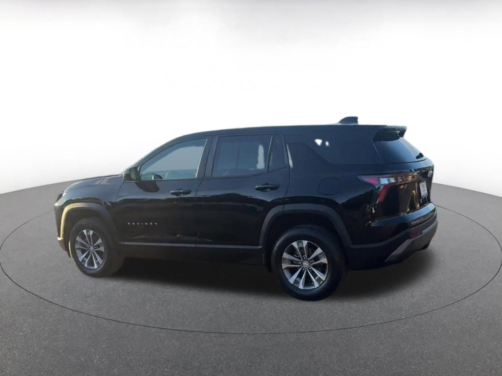 Used 2025 Chevrolet Equinox LT AWD/4WD image 10