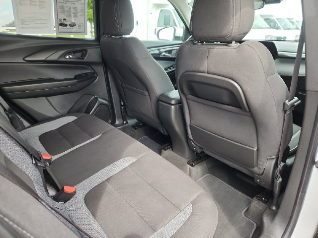 Used 2025 Chevrolet TrailBlazer LT AWD/4WD image 27