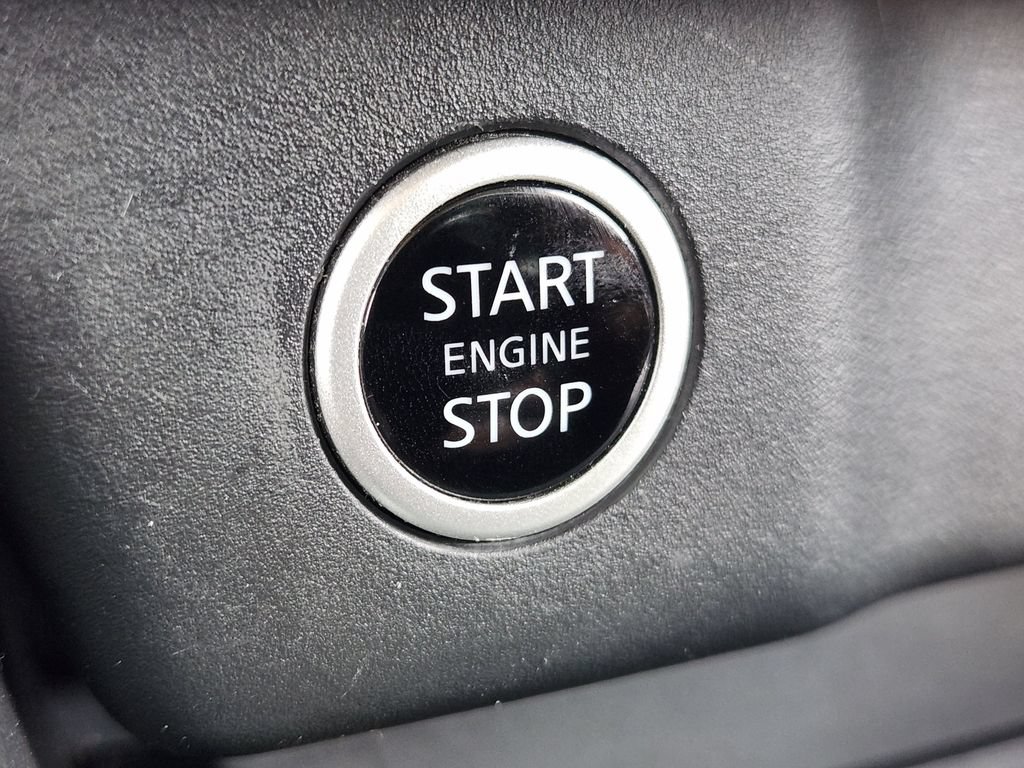 Used 2022 Nissan Rogue SV FWD image 16