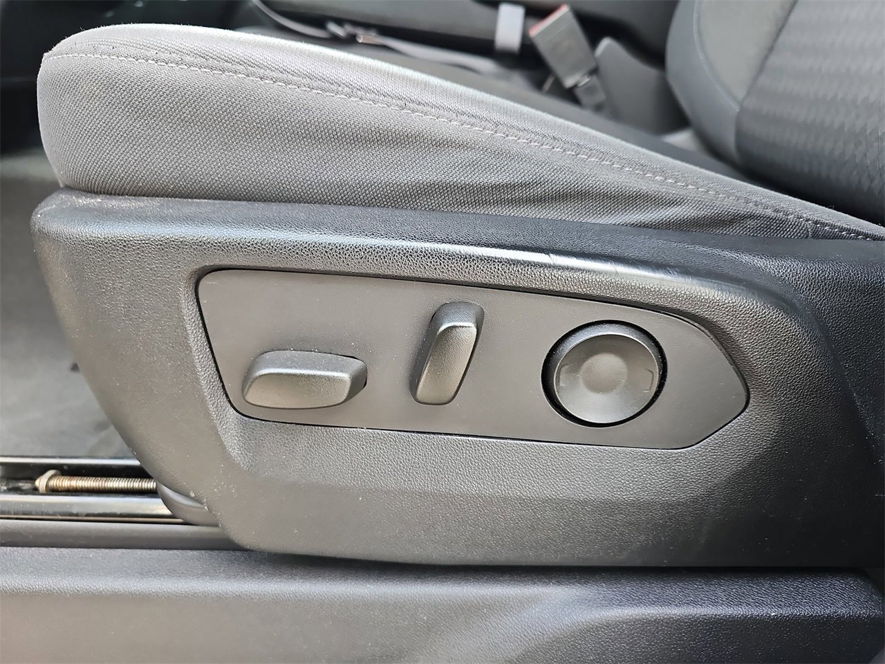 Certified 2022 Chevrolet Silverado 1500 Custom image 31