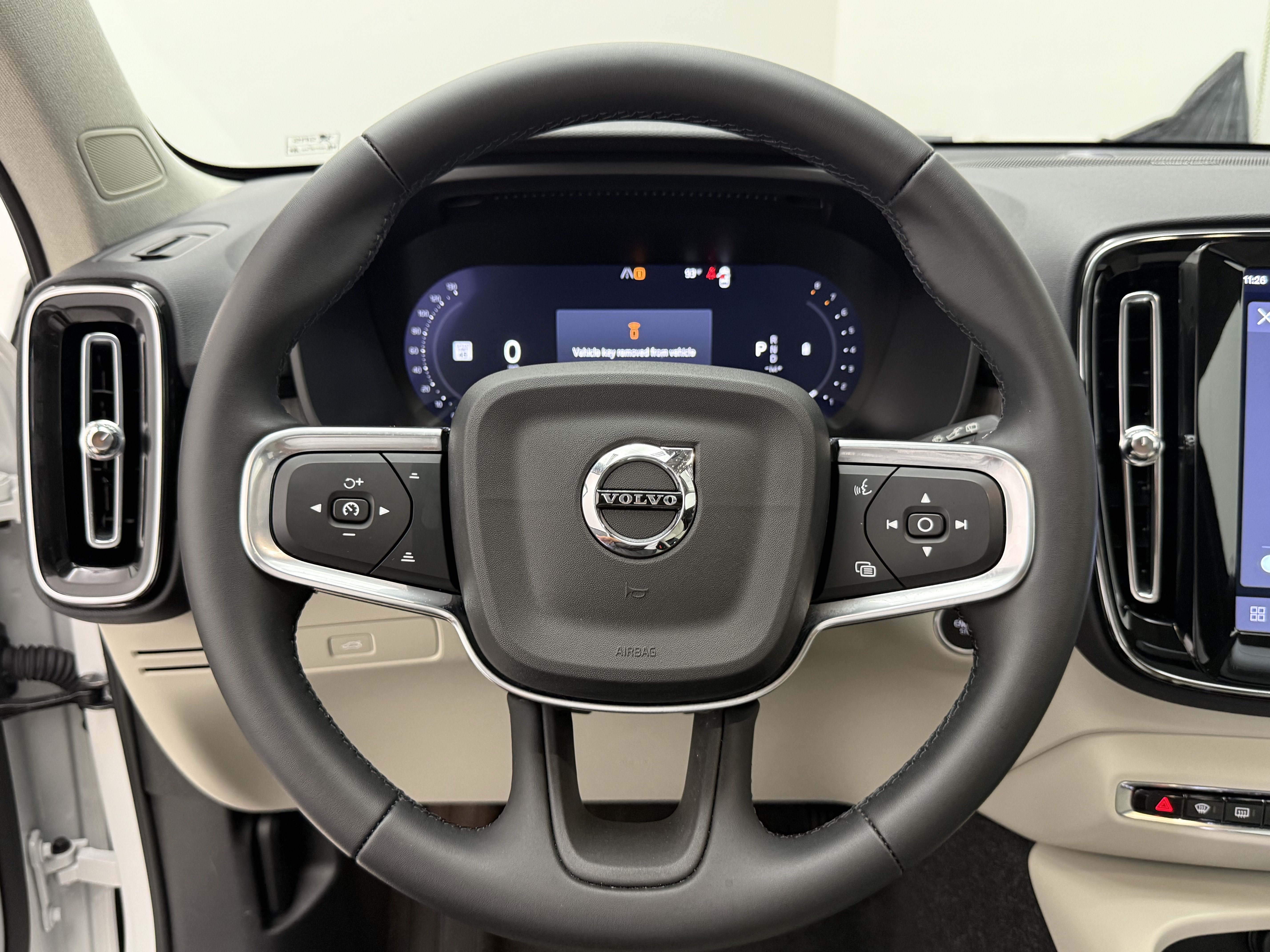 Certified 2025 Volvo XC40 B5 Ultra AWD/4WD image 16