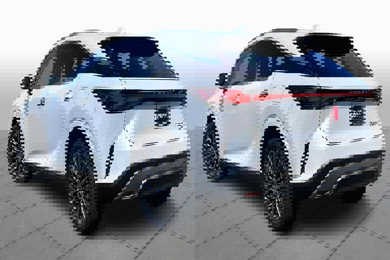 Used 2025 Lexus RX 450h Luxury w/ Convenience Package image 11