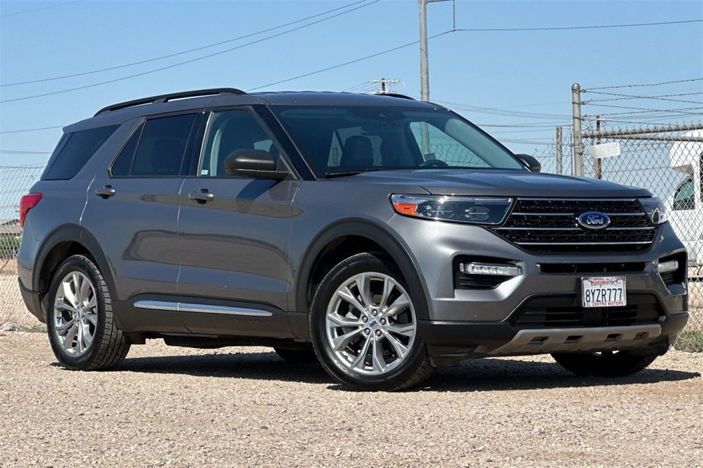 Used 2021 Ford Explorer XLT w/ Equipment Group 202A image 2