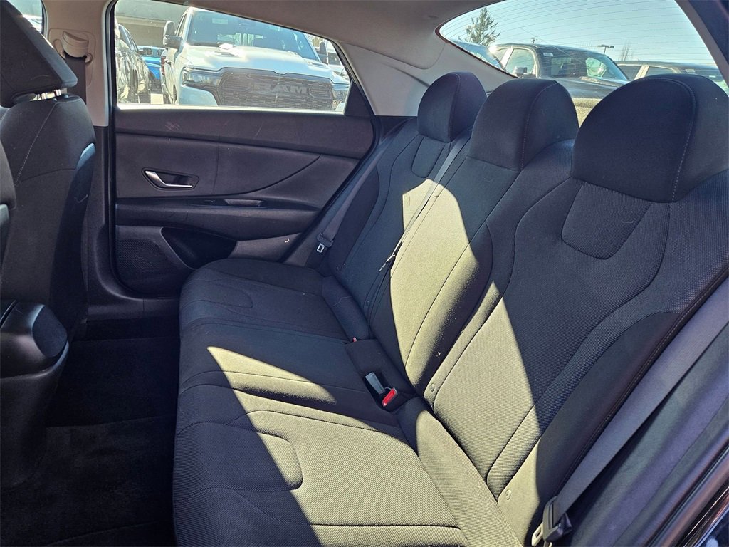 Used 2022 Hyundai Elantra SE w/ Cargo Package image 15