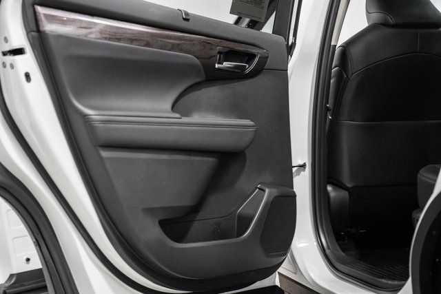 New 2026 Toyota Highlander Platinum image 38