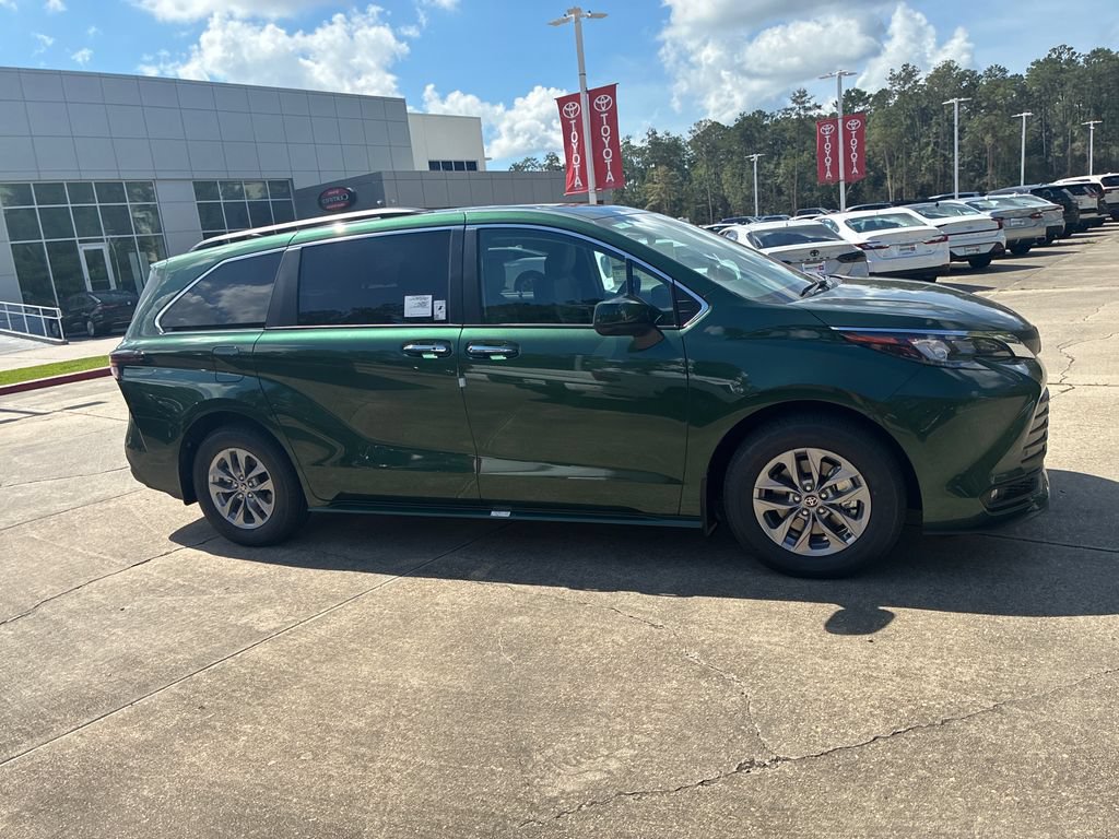 New 2026 Toyota Sienna XLE FWD image 8