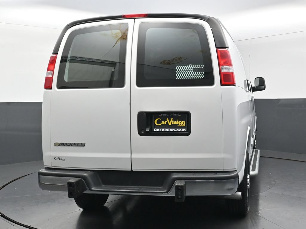Used 2024 Chevrolet Express 2500 w/ Driver Convenience Package RWD image 4