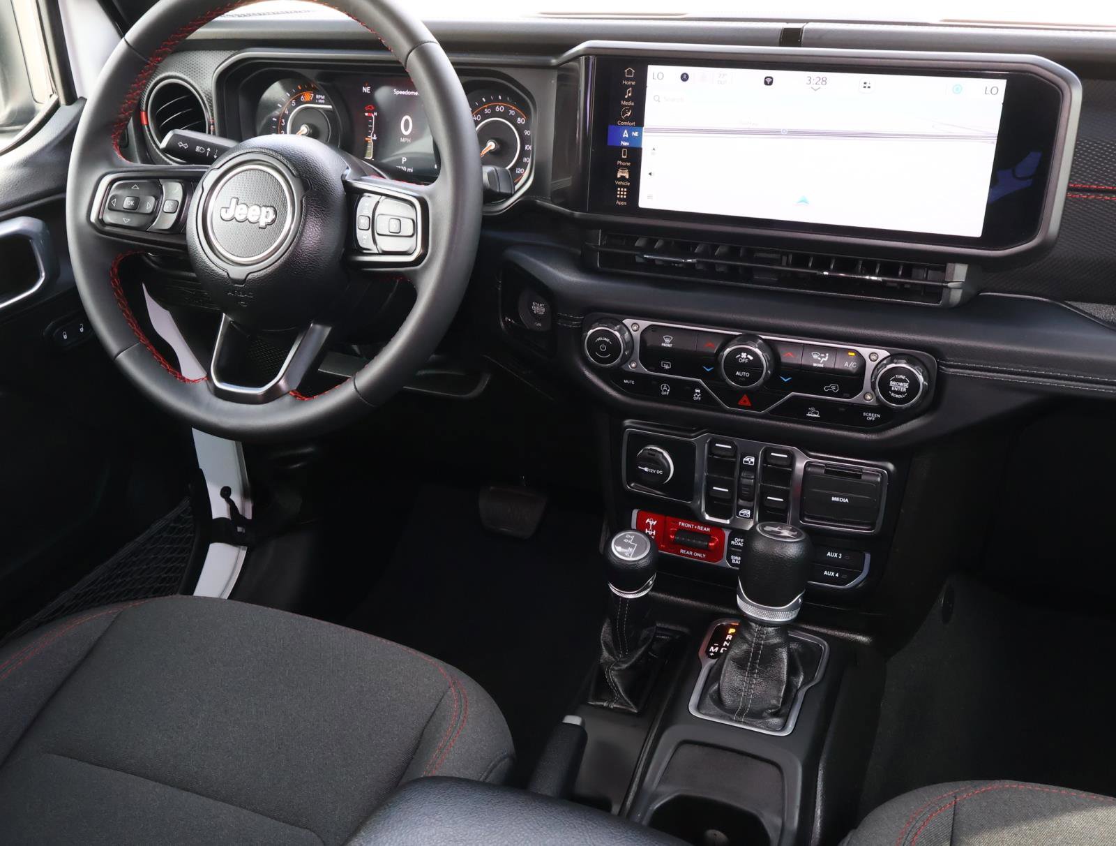 Used 2024 Jeep Wrangler Unlimited Rubicon w/ Technology Group image 10