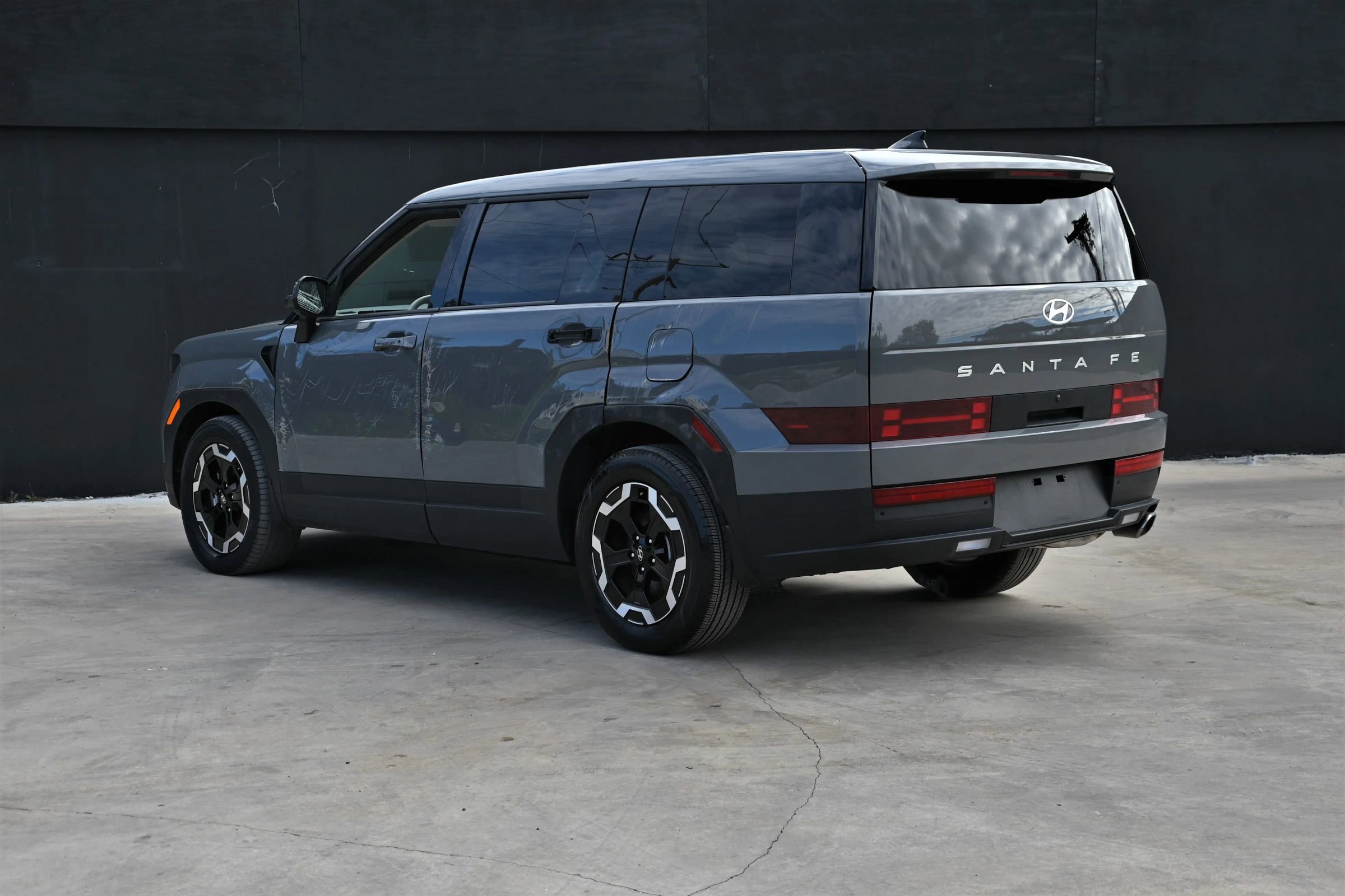 Used 2024 Hyundai Santa Fe SE image 3