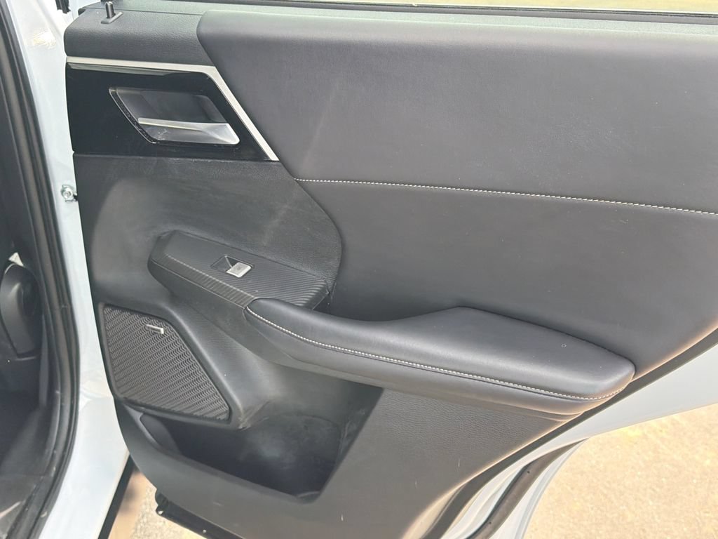 Used 2025 Mitsubishi Outlander SE FWD image 16