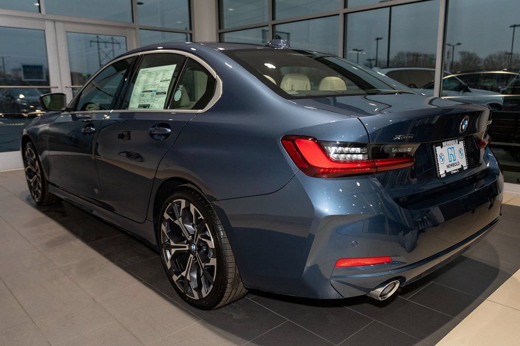 Used 2026 BMW 330i xDrive Sedan w/ Premium Package AWD/4WD image 4