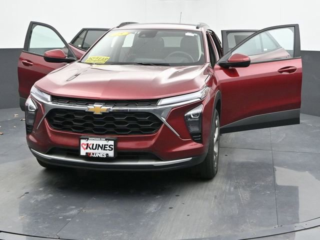 Used 2025 Chevrolet Trax LT image 53