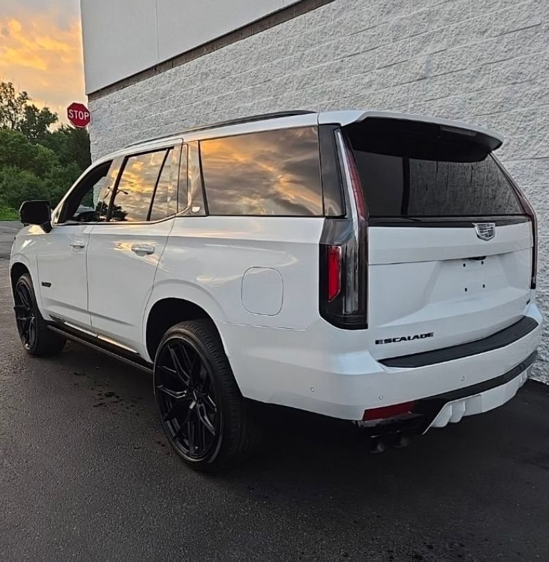 Certified 2024 Cadillac Escalade V w/ LPO, ONYX Package AWD/4WD image 4