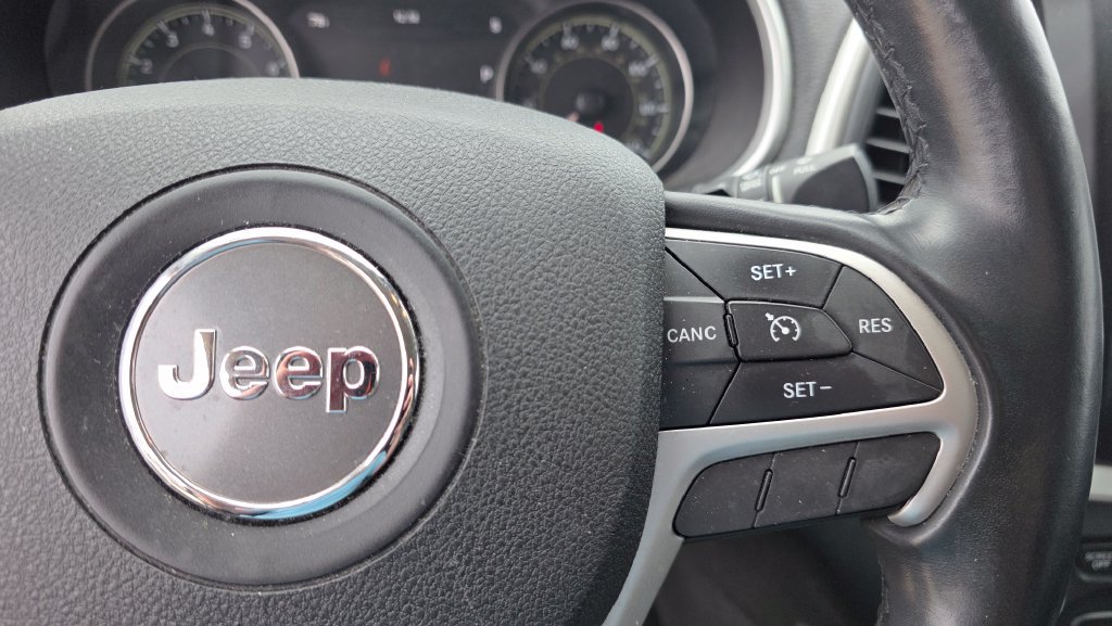 Used 2014 Jeep Cherokee Trailhawk w/ Comfort/Convenience Group AWD/4WD image 15