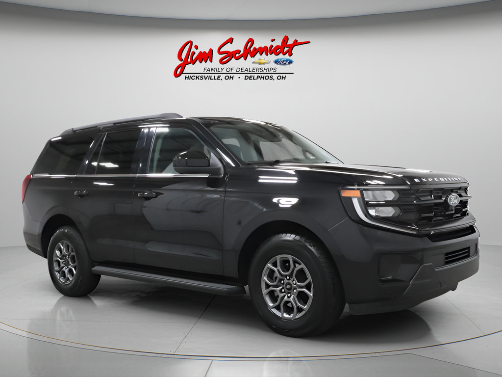 Used 2025 Ford Expedition Active AWD/4WD image 2