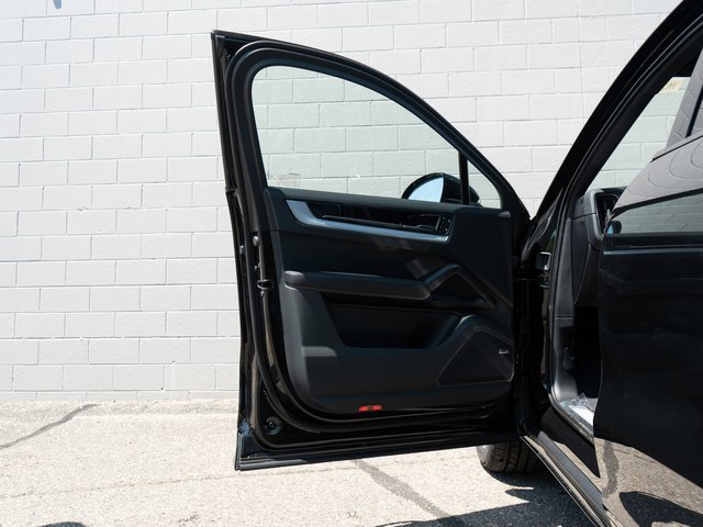 New 2025 Porsche Cayenne Coupe image 15