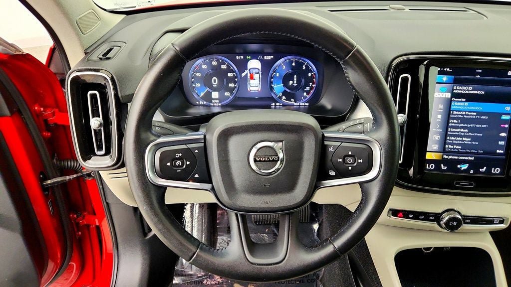 Used 2021 Volvo XC40 T5 Momentum w/ Premium Package AWD/4WD image 14