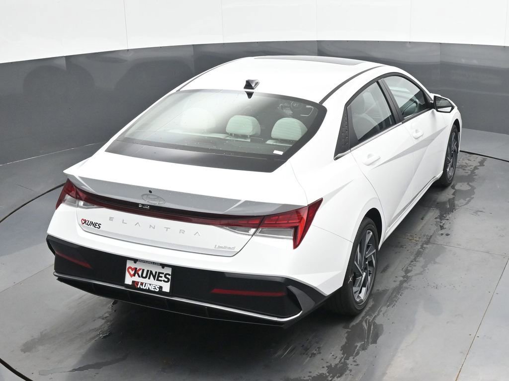 New 2025 Hyundai Elantra Limited image 37