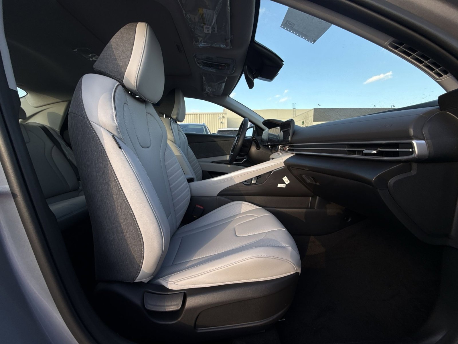 New 2026 Hyundai Elantra Limited w/ Cargo Package FWD image 27