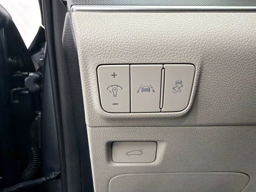 Used 2022 Kia K5 LXS image 30