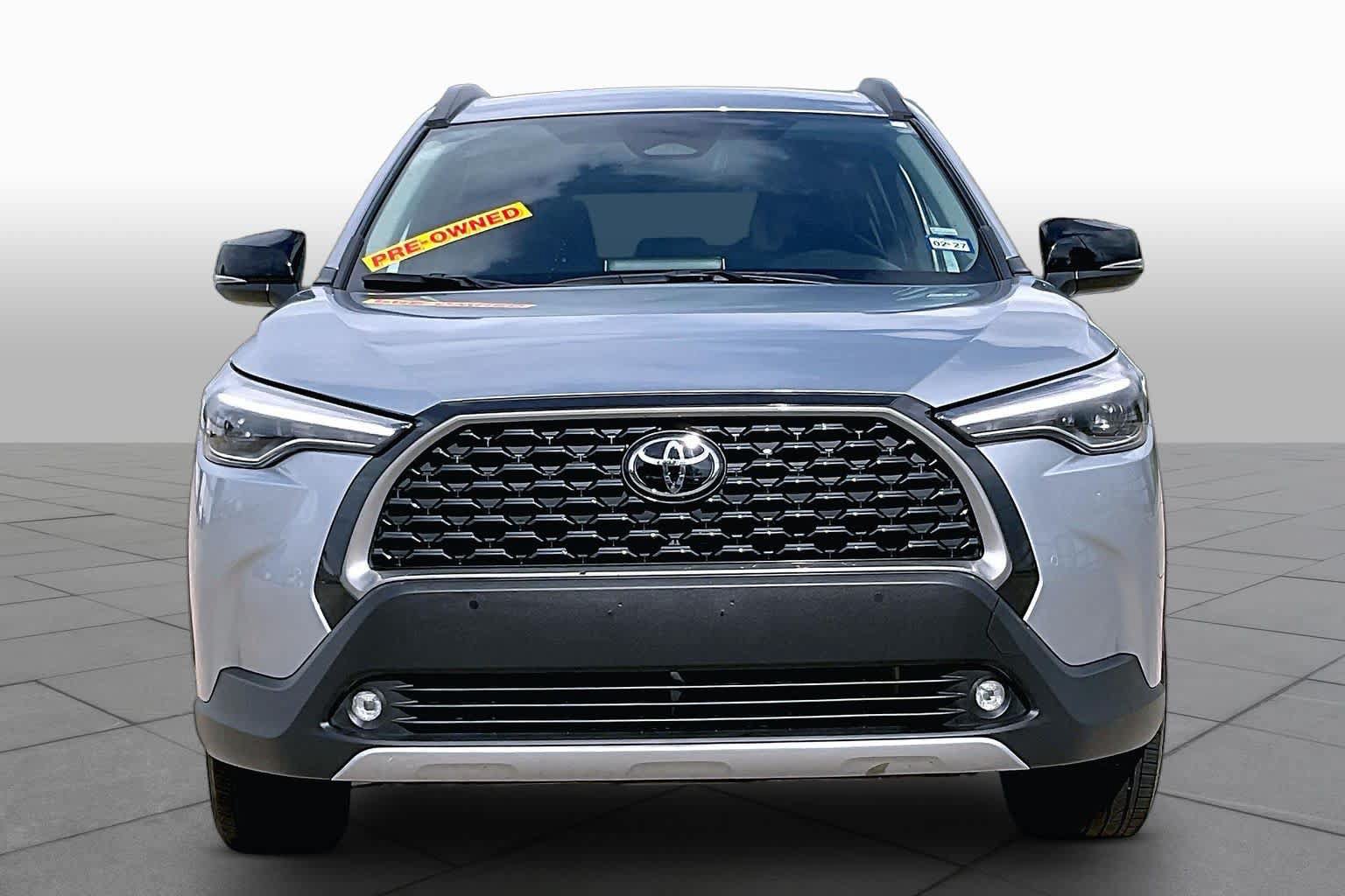 Used 2025 Toyota Corolla Cross XLE FWD image 4