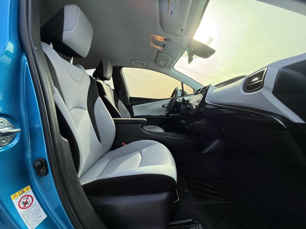 Used 2022 Toyota Prius L Eco image 24