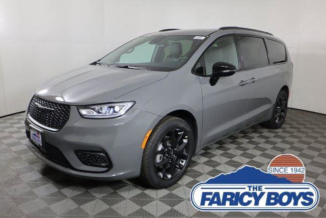 New 2025 Chrysler Pacifica Limited w/ Trailer Tow Group