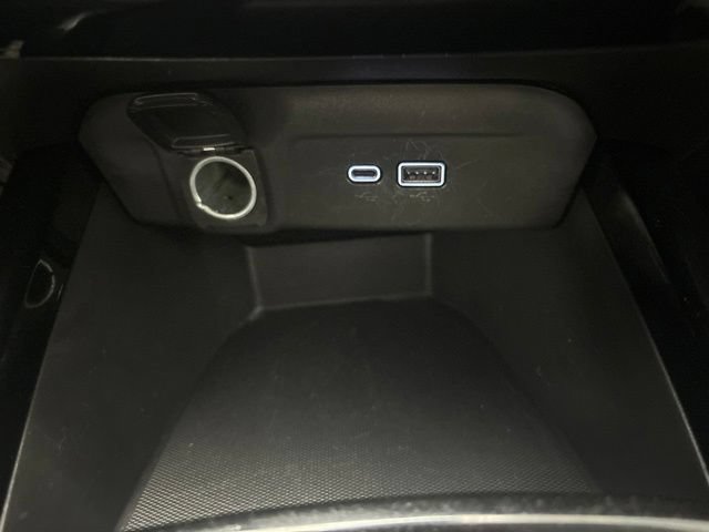 Used 2025 Chevrolet Trax LT FWD image 26