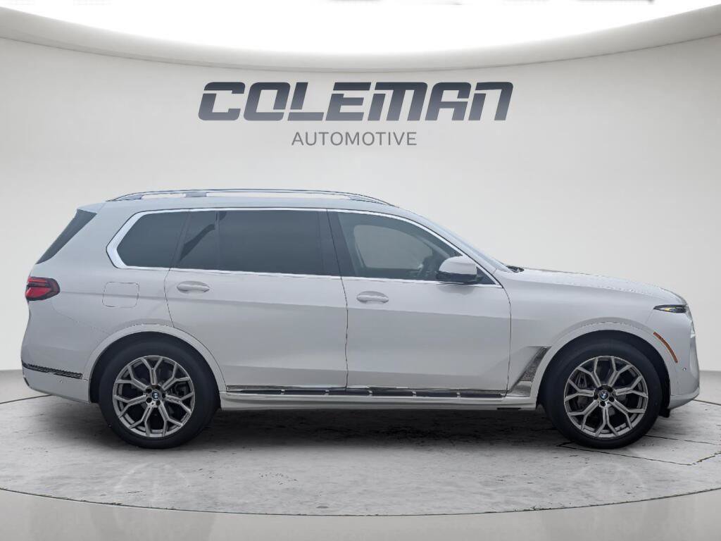 Used 2025 BMW X7 xDrive40i AWD/4WD image 4