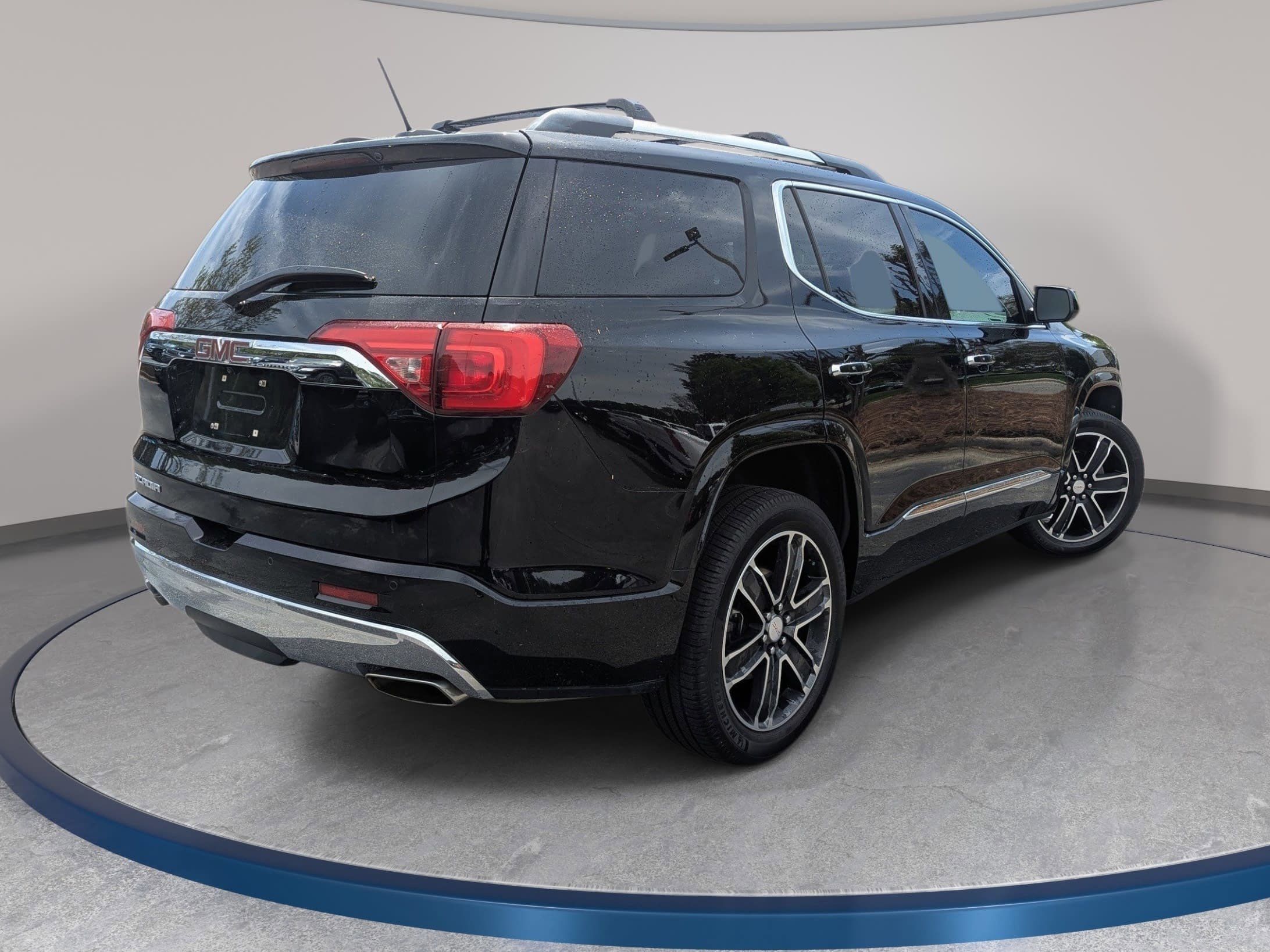 Used 2019 GMC Acadia Denali w/ Technology Package FWD image 5