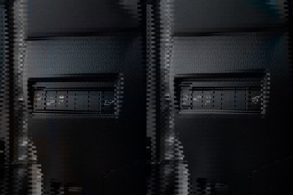 Used 2023 Toyota Venza LE image 23