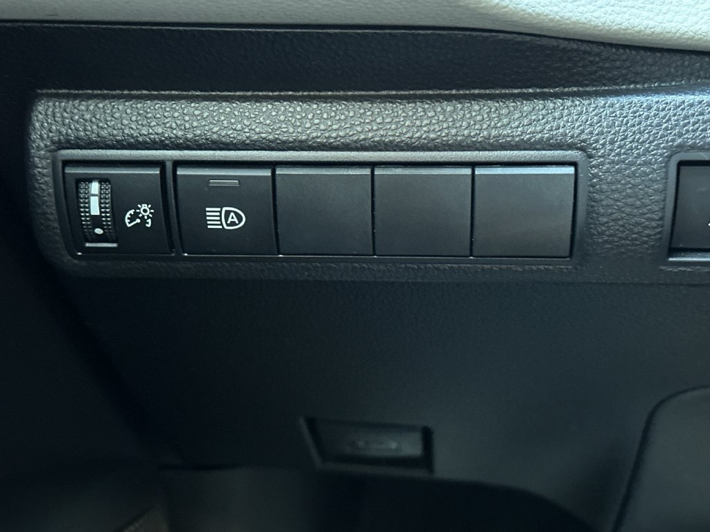 Used 2022 Toyota Corolla LE FWD image 29