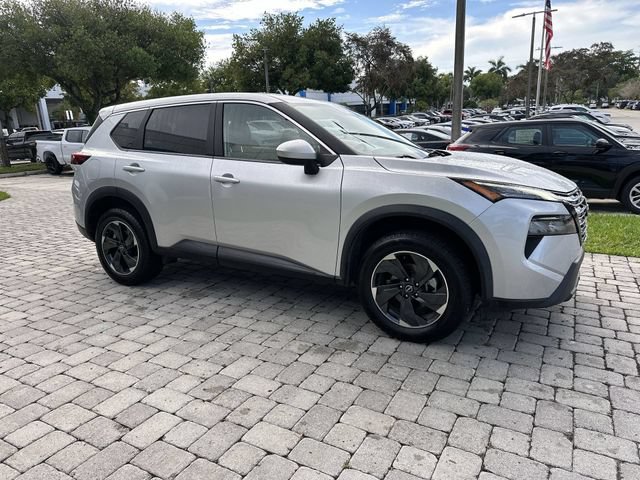 Used 2024 Nissan Rogue SV FWD image 15