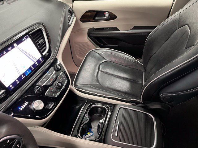 Used 2023 Chrysler Pacifica Limited FWD image 35