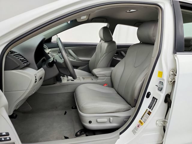 Used 2011 Toyota Camry LE FWD image 21