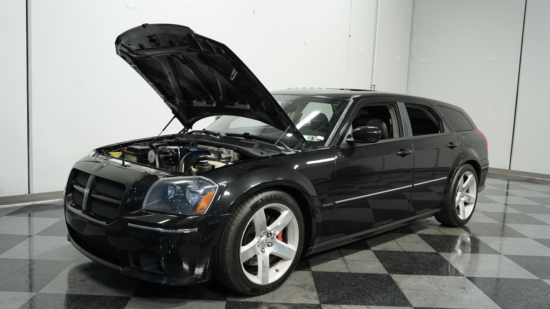 Used 2006 Dodge Magnum SRT8 w/ SRT Option Group III image 25