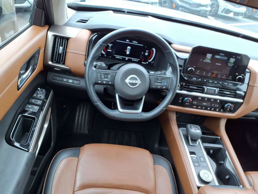 Used 2023 Nissan Pathfinder Platinum w/ Cargo Package AWD/4WD image 4