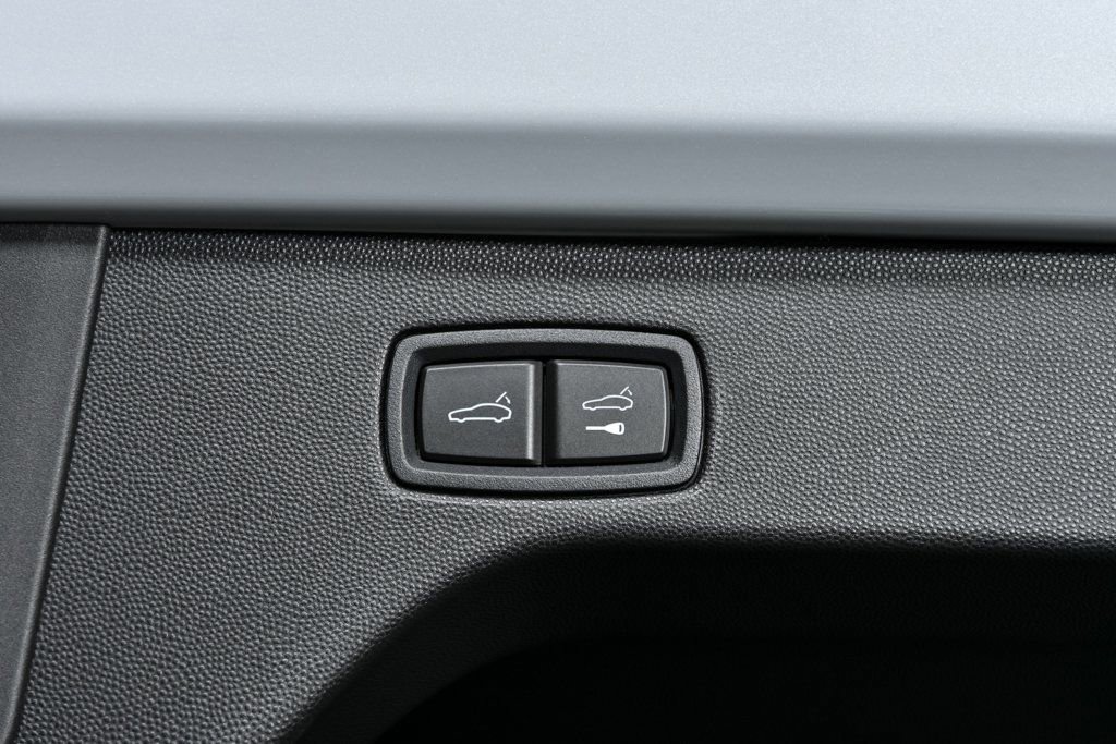 New 2025 Porsche Macan Turbo Electric image 34