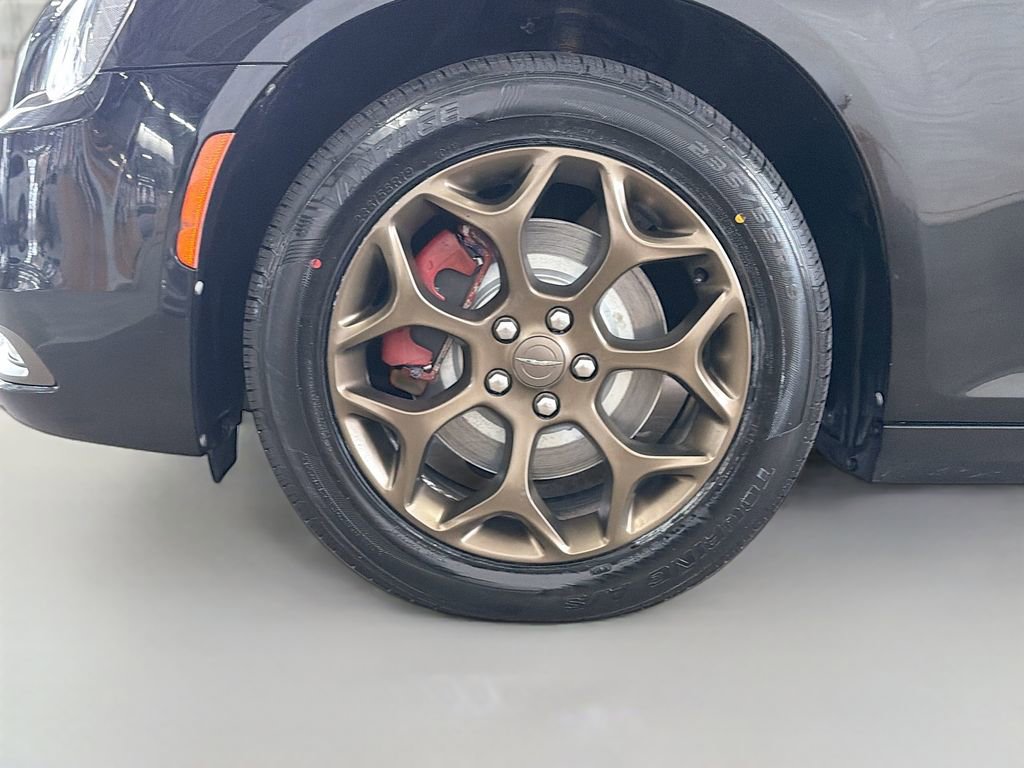 Used 2016 Chrysler 300 S image 32