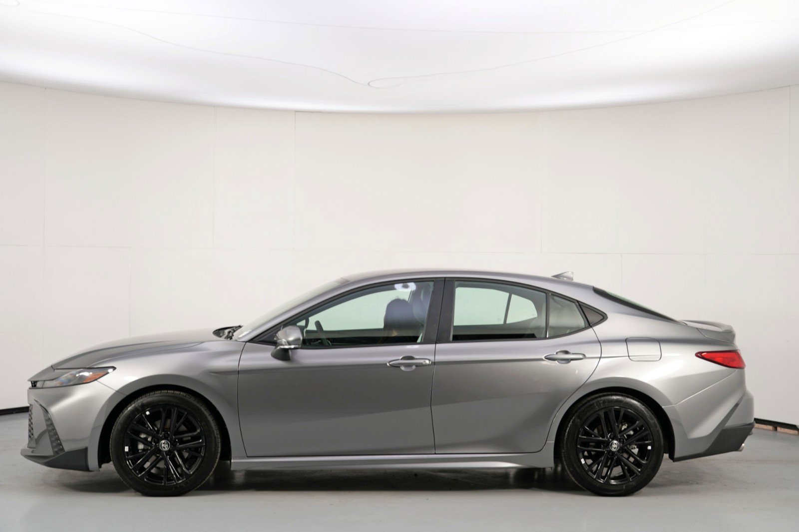 Used 2025 Toyota Camry SE w/ Convenience Package image 45