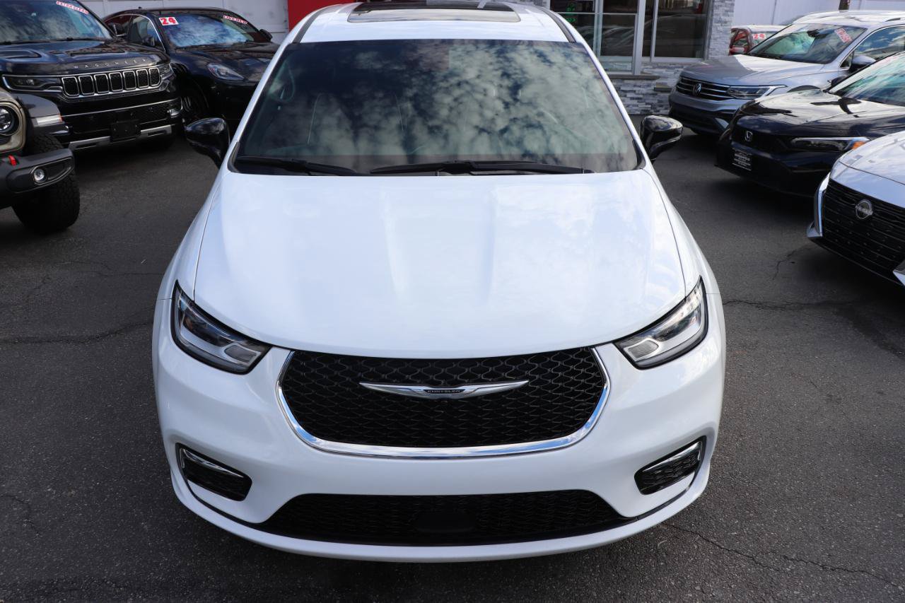 Used 2026 Chrysler Pacifica Limited FWD image 9