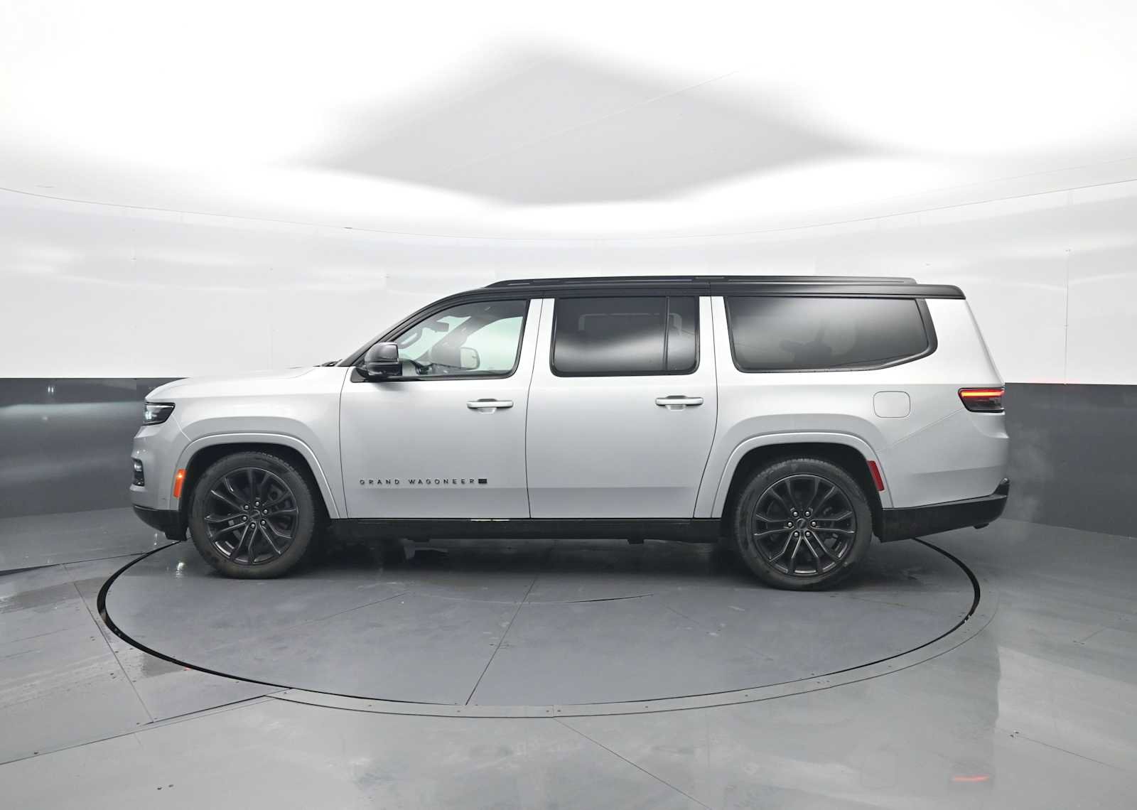 Used 2024 Jeep Grand Wagoneer L Series II w/ Quick Order Packagew 28T image 5