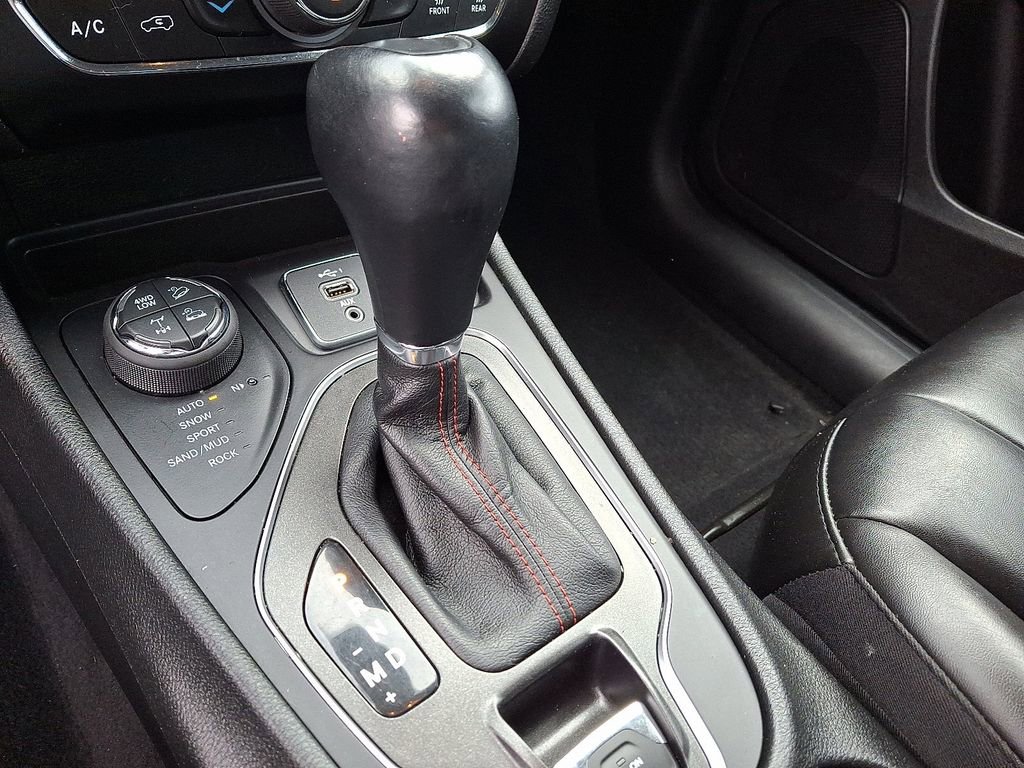 Used 2022 Jeep Cherokee Trailhawk image 15