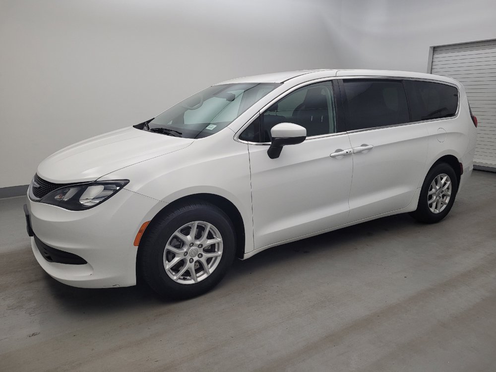 Used 2017 Chrysler Pacifica LX FWD image 2