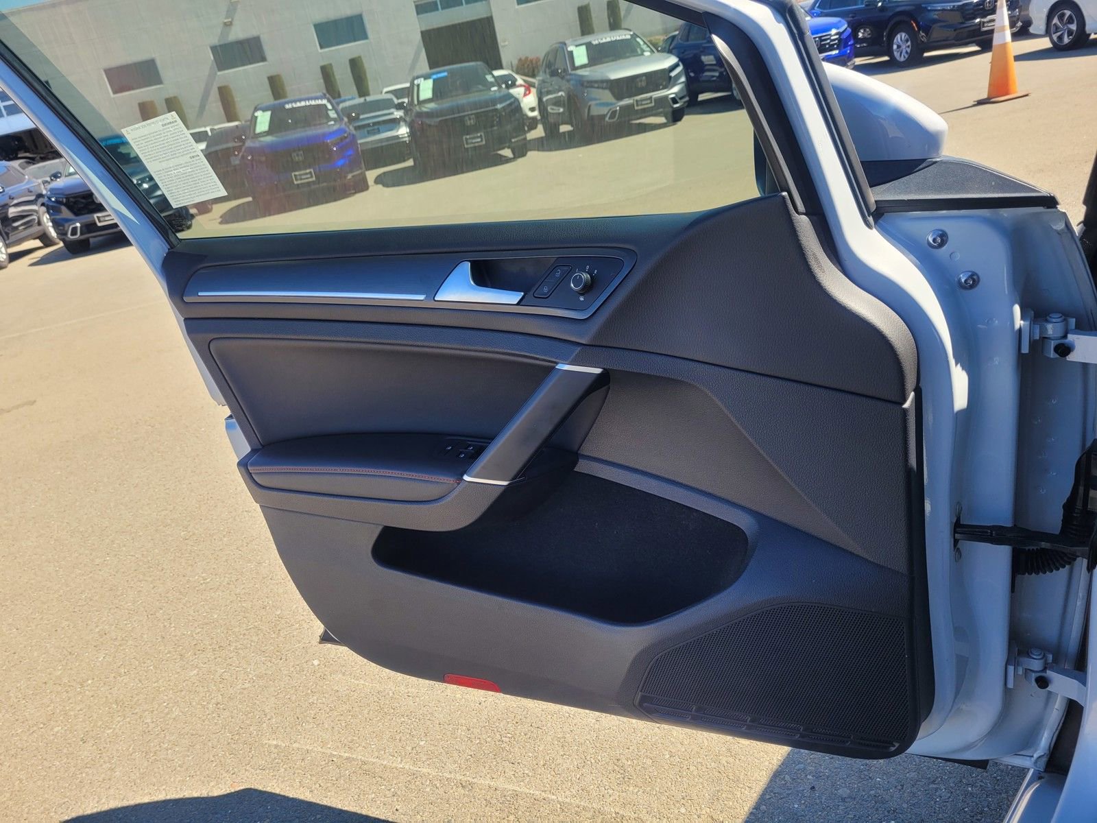 Used 2018 Volkswagen GTI SE image 13