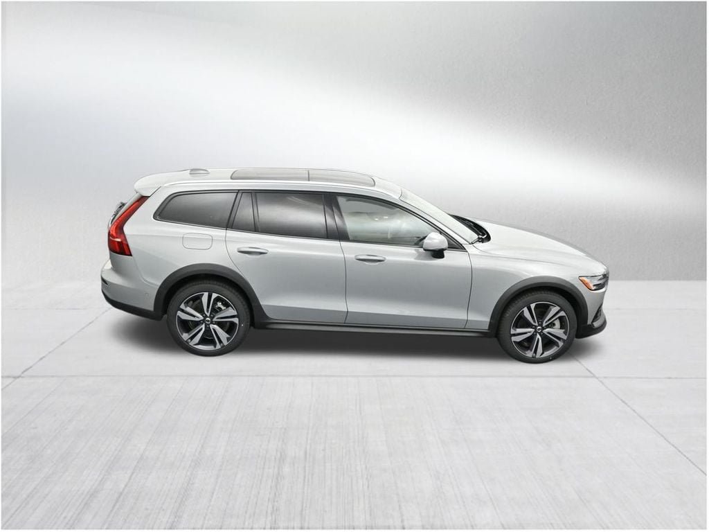 New 2026 Volvo V60 B5 Cross Country Plus w/ Protection Package Premier AWD/4WD image 19